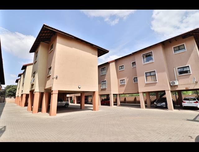 2 BEDROOM FLAT SOLD IN VILLIERIA